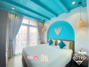 Postel nebo postele na pokoji v ubytování Riverside Mini Hotel Grand World Phu Quoc