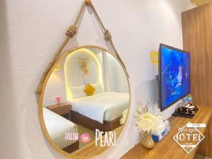 TV a/nebo společenská místnost v ubytování Riverside Mini Hotel Grand World Phu Quoc