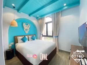 Postel nebo postele na pokoji v ubytování Riverside Mini Hotel Grand World Phu Quoc