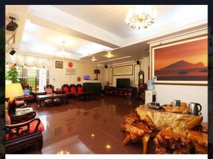 a large living room with a couch and a table at Yun Siang Ju Homestay in Jiaoxi