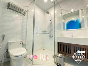 Koupelna v ubytování Riverside Mini Hotel Grand World Phu Quoc