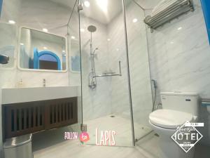Koupelna v ubytování Riverside Mini Hotel Grand World Phu Quoc
