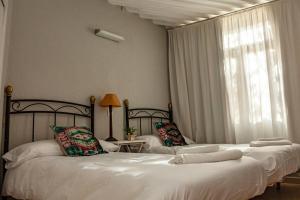 IMEDA apartamentos EUROPA SIERRA NEVADA tesisinde bir odada yatak veya yataklar