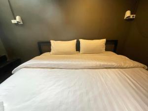 Postel nebo postele na pokoji v ubytování Capsule Hostel Chiangkhan