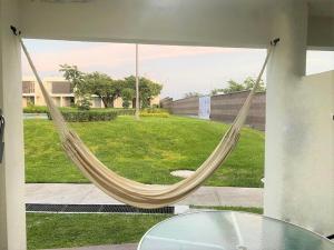 a hammock in a room with a view of a yard at "Casa Bonita" fte alberca, AirAc in Alpuyeca