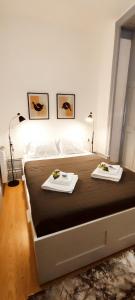 a bedroom with a bed with two plates on it at Vila Santa Cruz Guest House in Braga
