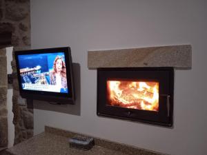 TV a/nebo společenská místnost v ubytování O Enxidro