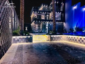 Bazén v ubytování laperla chalet villa di lusso deadsea nebo v jeho okolí