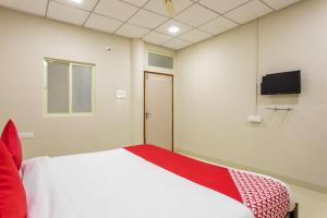 Ένα ή περισσότερα κρεβάτια σε δωμάτιο στο JAGTARA RESIDENCY