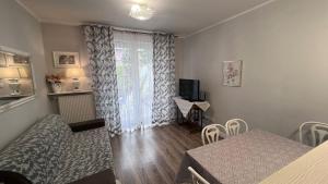 Μια τηλεόραση ή/και κέντρο ψυχαγωγίας στο Selenza Apartament by Apartamenty na dni Wrocław