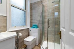 Ванна кімната в St Johns, Wakefield - Self check in & free parking