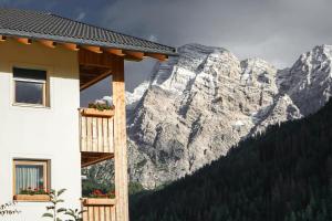 a house with a view of a mountain at Lüch de Crusteles in La Valle