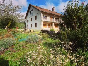 a house with a garden in front of it at Les balcons de Cuttura 2 chez Ô JurassiK in Cuttura