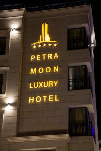 Сертификат, награда, вывеска или другой документ, выставленный в Petra Moon Luxury Hotel