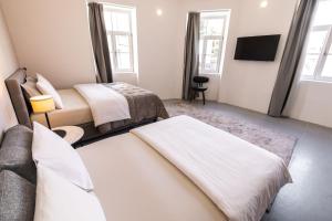 Postel nebo postele na pokoji v ubytování OPERA Hotel