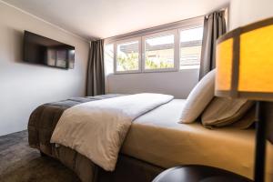 Postel nebo postele na pokoji v ubytování OPERA Hotel