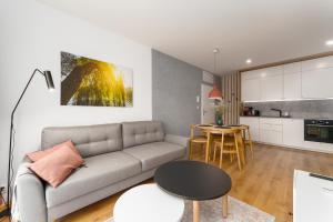 Kuchyňa alebo kuchynka v ubytovaní Apartament WILLOW TREE SurfingBird Dźwirzyno