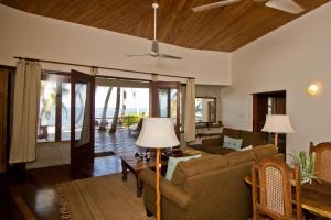 a living room with a couch and a table at La Perla del Caribe - Villa Sand in San Pedro