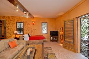 a living room with a couch and a bed at La Perla del Caribe - Villa Amethyst in San Pedro