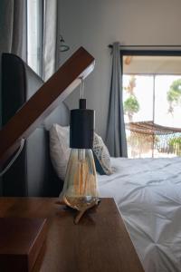 a lamp sitting on a table next to a bed at La Perla del Caribe - Villa Sapphire in San Pedro