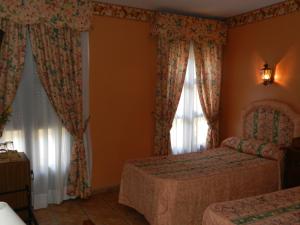 Postel nebo postele na pokoji v ubytování Hotel Don Javier + 37 fotografií