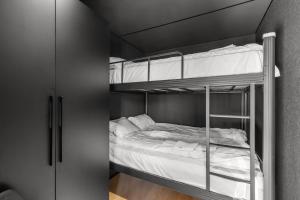 Postel nebo postele na pokoji v ubytování Sogndal Fjordpanorama