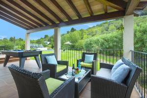 Balkón alebo terasa v ubytovaní Villa Maina by Villa Plus