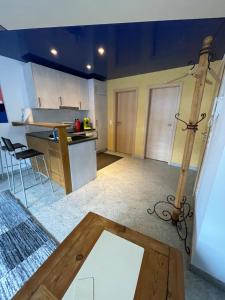 Kuchyň nebo kuchyňský kout v ubytování 1 Zimmer Ferienwohnung 30 qm
