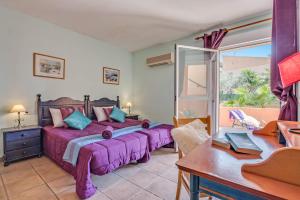 En eller flere senge i et værelse på Villa Mar Flores by Villa Plus + 27 billeder