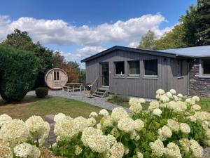 Zahrada ubytování Chalet des Campanules avec Sauna