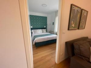 A bed or beds in a room at Tecnopolo Fiera Suite