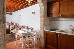 Kuchyňa alebo kuchynka v ubytovaní Acropolis Lindos House