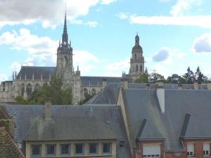 a view of a cathedral with two towers in the background at Le Green Cosy in Évreux