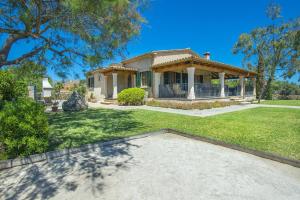 Vonkajšia záhrada v ubytovaní Villa Monserrat by Villa Plus