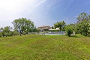 Vonkajšia záhrada v ubytovaní Villa Arbora in Kavran (Haus für 10 Personen)
