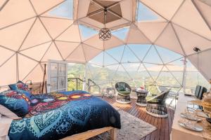 Posezení v ubytování La Colina Glamping