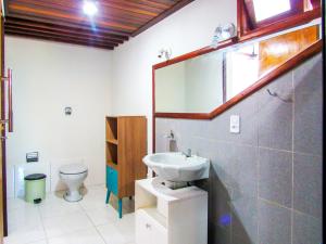 Koupelna v ubytování Casa a 140m da Praia do Sul com Wi-Fi em Ilheus BA