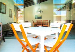 Posezení v ubytování Casa a 140m da Praia do Sul com Wi-Fi em Ilheus BA