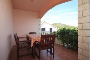 a patio with a table and chairs on a balcony at Apartment Rukavac 8839a in Rukavac