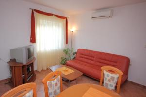 Televisyen dan/atau pusat hiburan di Seaside holiday house Cove Parja, Vis - 8903