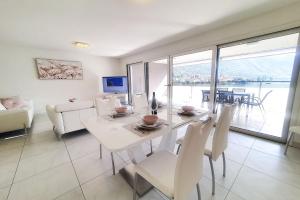 TV i/ili multimedijalni sistem u objektu Residenza Vivian Deluxe Apartments
