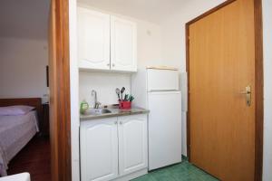 Η κουζίνα ή μικρή κουζίνα στο Apartment Beli 8094b