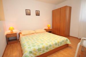 Postel nebo postele na pokoji v ubytování Apartments by the sea Preko, Ugljan - 8384