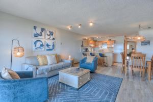 Ruang duduk di Surftides Plaza Rentals