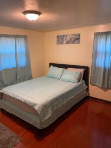 מיטה או מיטות בחדר ב-Spacious 3bedroom free wine,WiFi,and parking