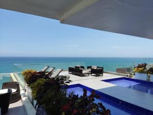 a swimming pool with a view of the ocean at Departamento Suite frente al mar Poseidon Manta in Manta