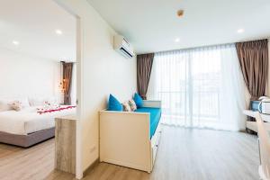 Postel nebo postele na pokoji v ubytování LullaBella Hotel Patong