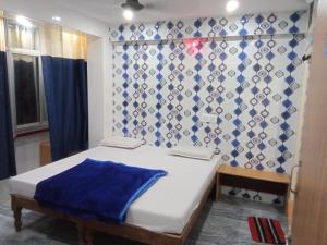 Voodi või voodid majutusasutuse Deepak Lodge walkable Distance From ksrtc busstand toas