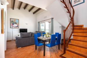 A seating area at Villa Vientosol by Villa Plus