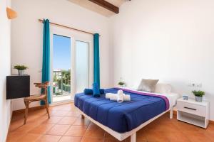 A bed or beds in a room at Villa Vientosol by Villa Plus